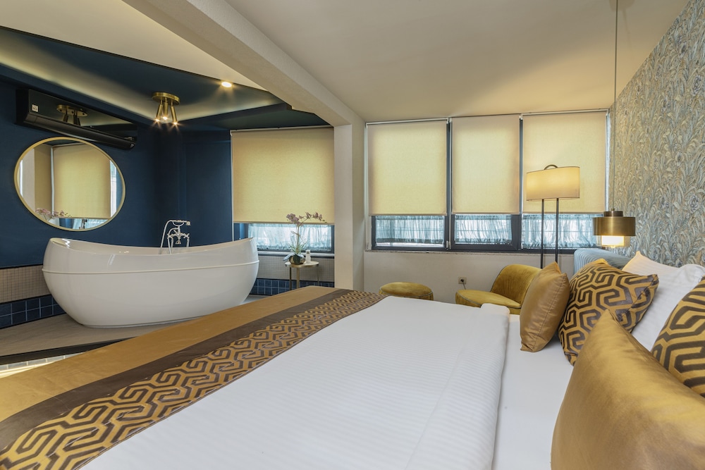 Ayramin Deluxe Hotel - Image 82