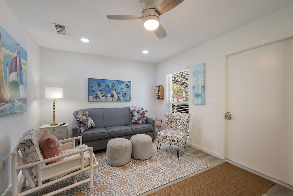 Minnow 1 1 Bedroom Cottage by RedAwning