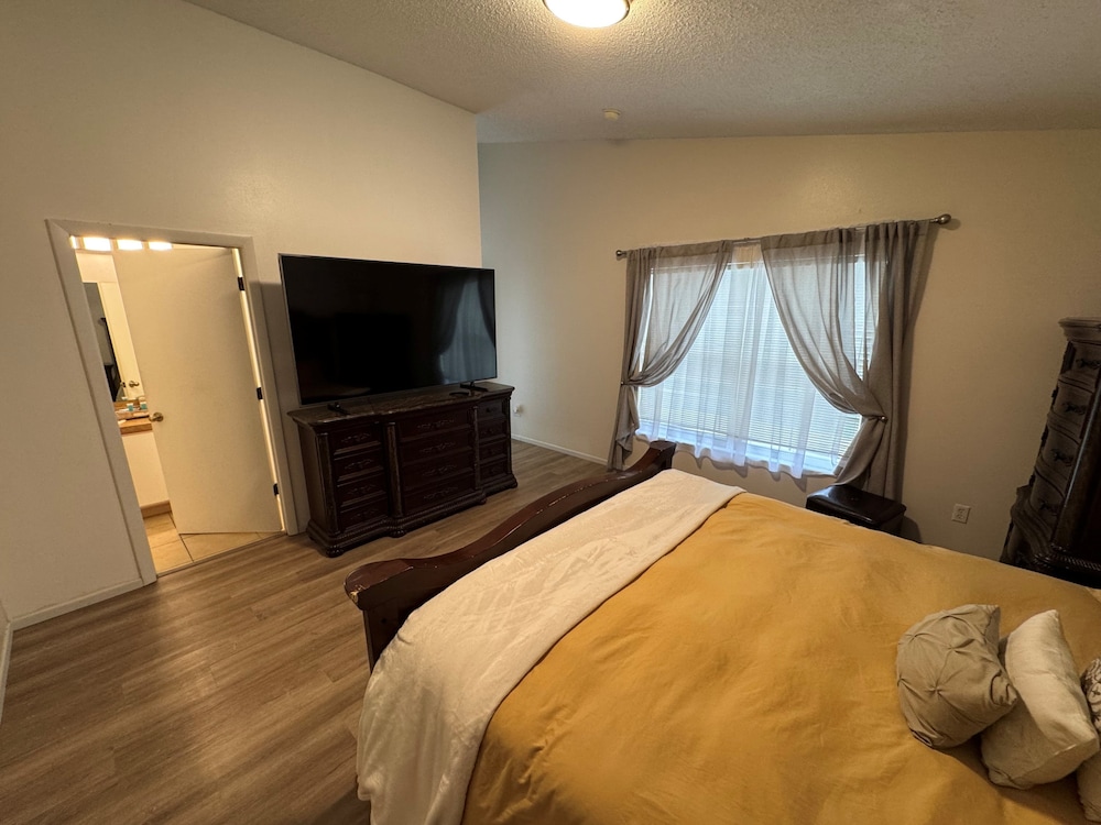 4 Bedroom, 3 Bath Hampton Lakes Home With Private Pool - Near Disney! - Image 4