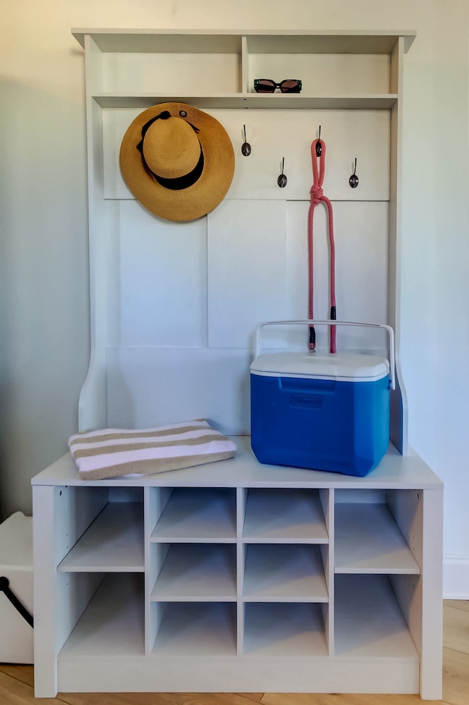 Simple Rooftop Gem 2 Blocks 2 Beach Pets Allowed