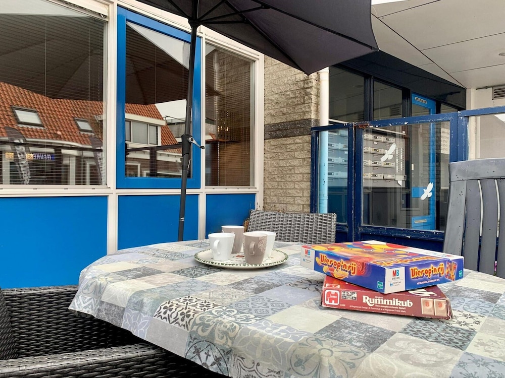 Ground-floor Apartment in Petten in Centre