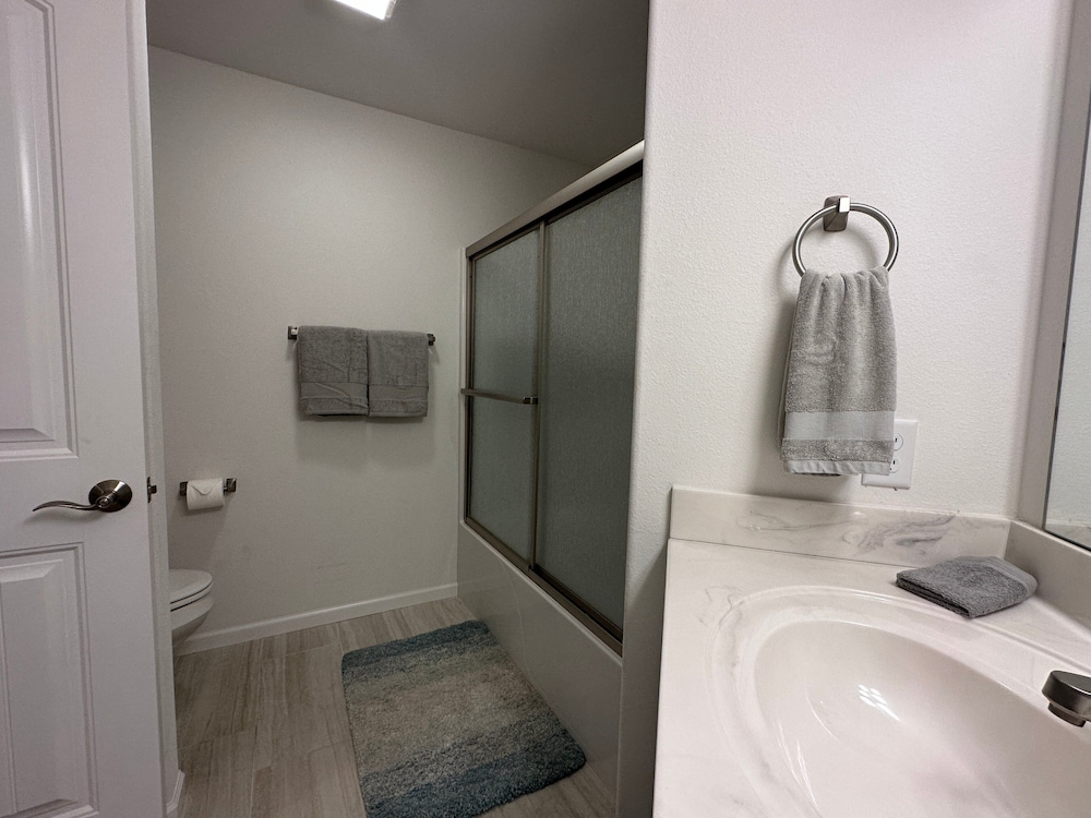 Central Location, Pool Access & Breathtaking Views