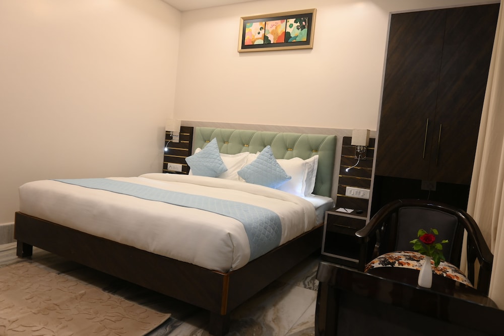Hotel Kashi Crown