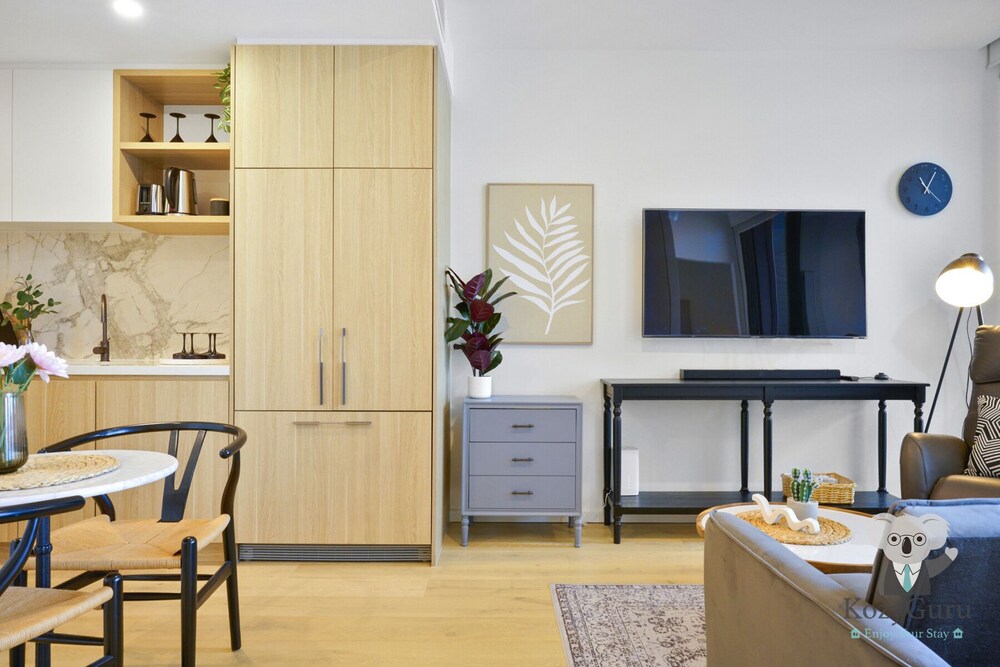 Kozyguru | Moonee Ponds | Modern 1 Bed Apt Parking