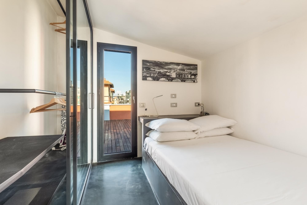 Fantastic Penthouse Over the Roman Sky photo 4