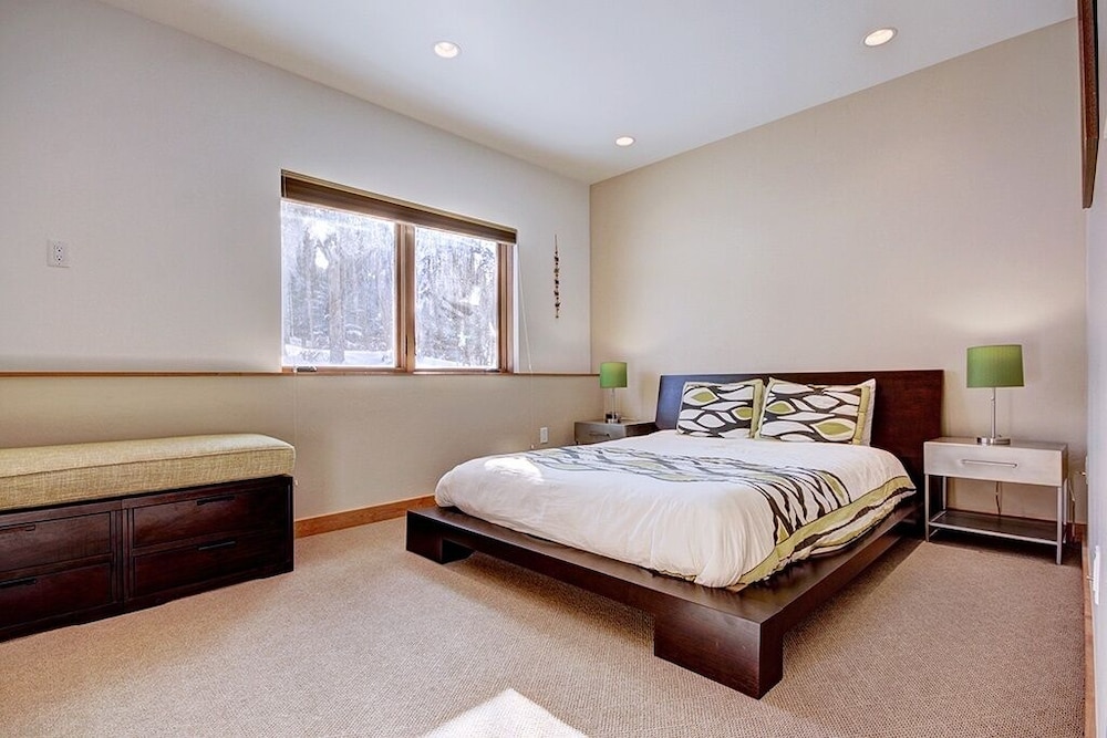 Cloud 4 Bedroom Home by RedAwning