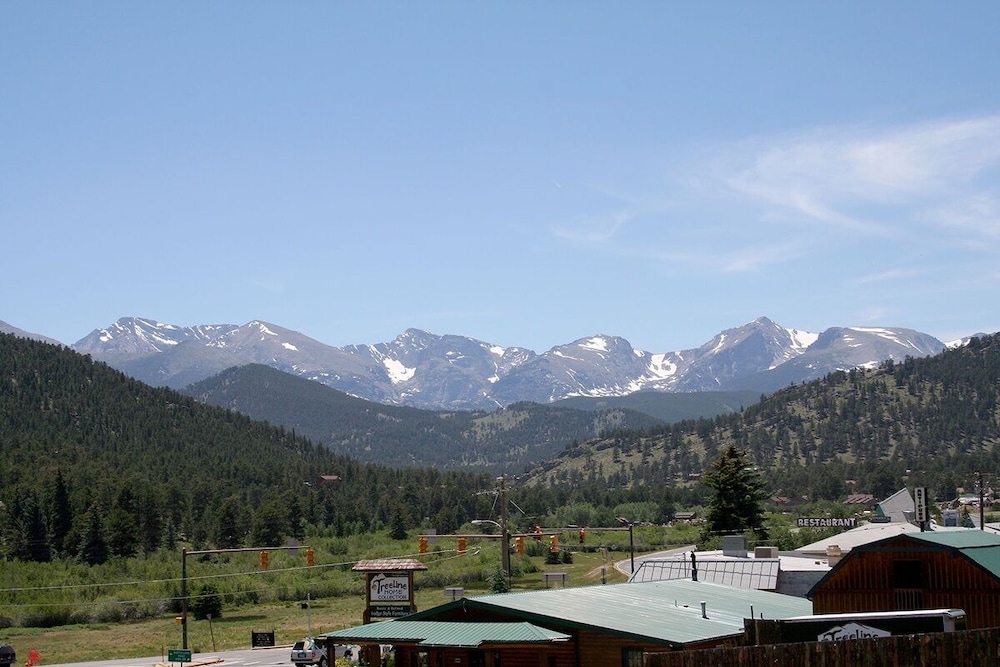 Lazy R Cottages: 18 1 Bedroom Cabin view 5