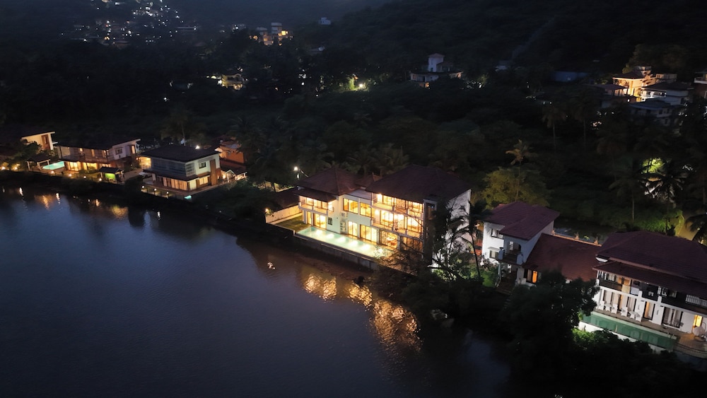 ELIVAAS VILLA FLEUVE
