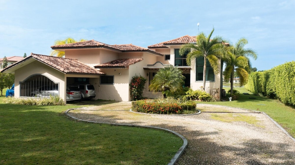 Villa Encanto by Acomodo
