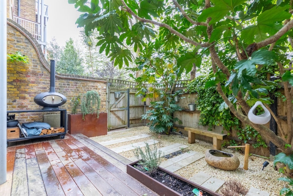Chic 1BD Maisonette W/hot Tub, King's Cross!