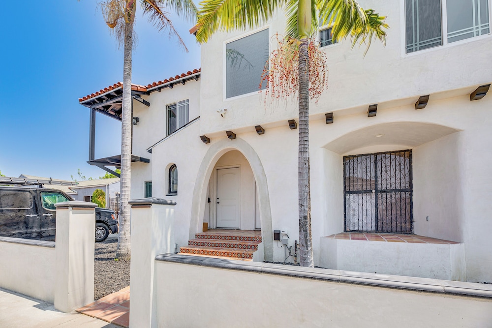 2 Mi to Citadel Outlets! East LA Retreat Near I-5