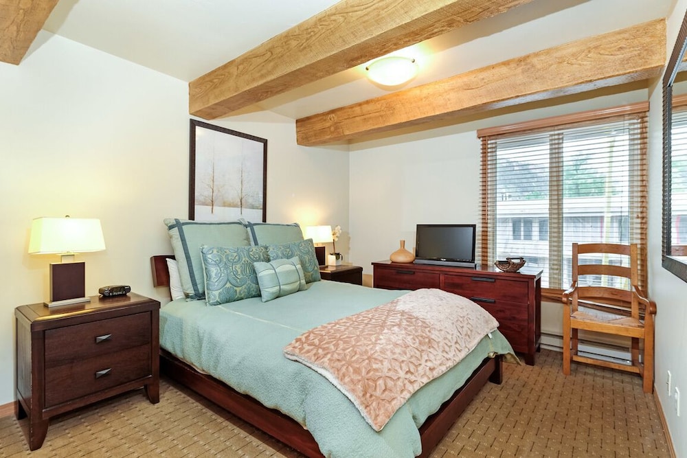 Chateau Eau Claire & Roaring Fork by Frias Properties