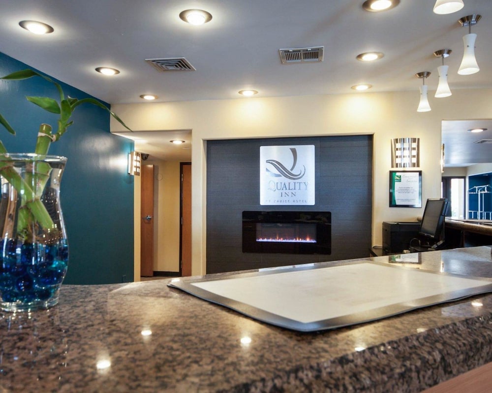 Quality Inn Airport East - Image 2