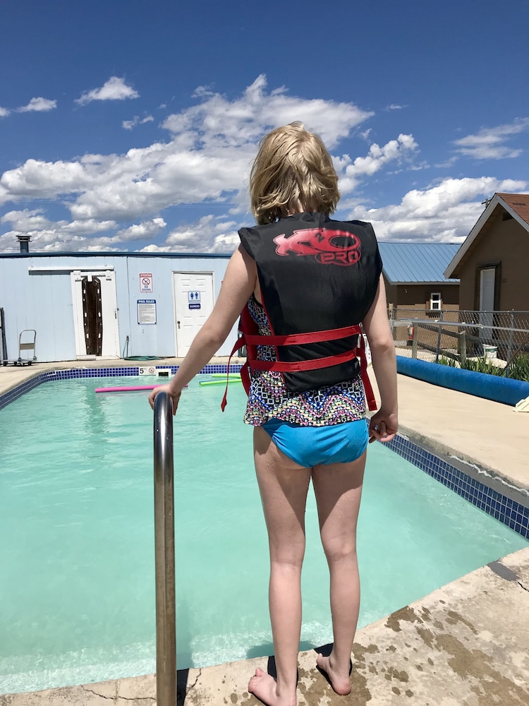 Tenderfoot Cabins & Motel