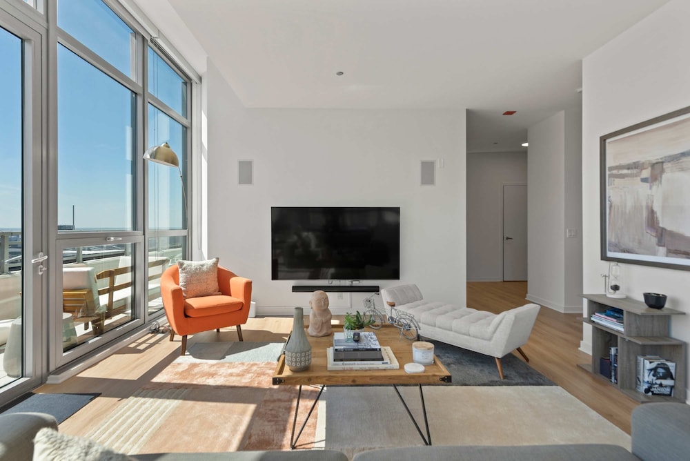 Designer 3BR PH Near Fulton Market