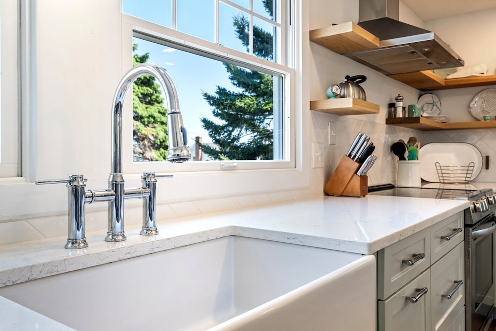 Beachwood Getaway Sleeps 10!