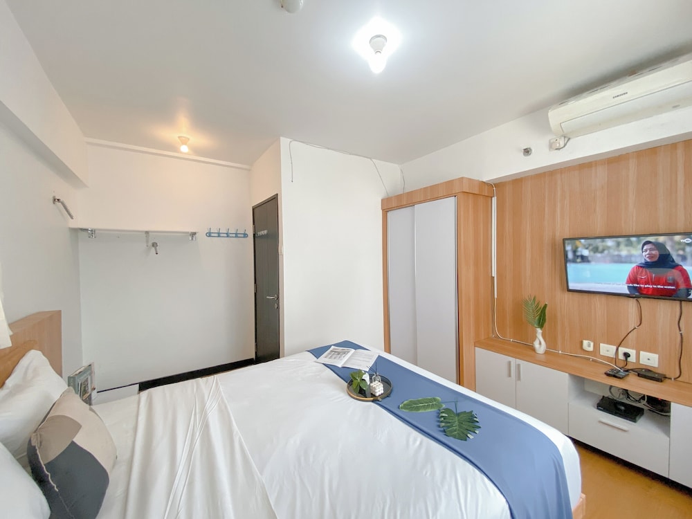 Comfy and Elegant 2BR The Wave Kuningan Apartment