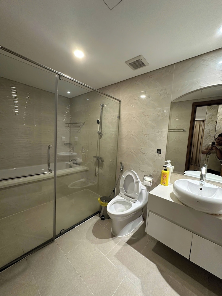 The Aquamarine Landmark Suites - Poolside Access at L4B