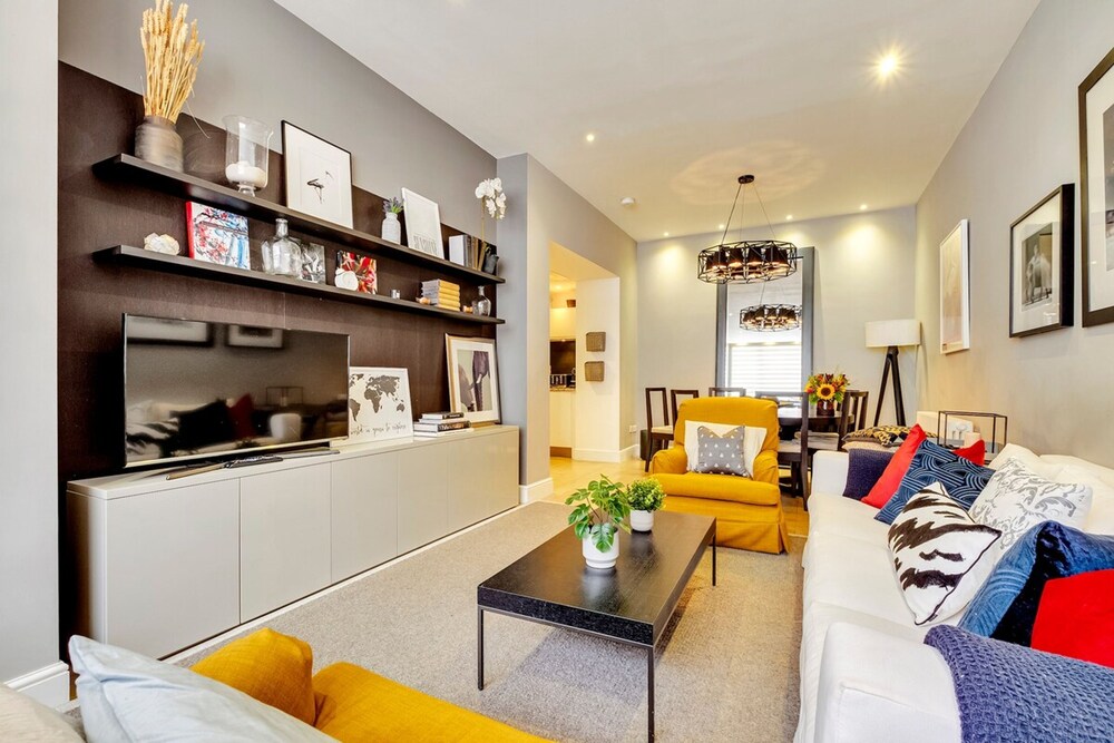 Luxe 4-bed Mews Home - 10 min to Harrods