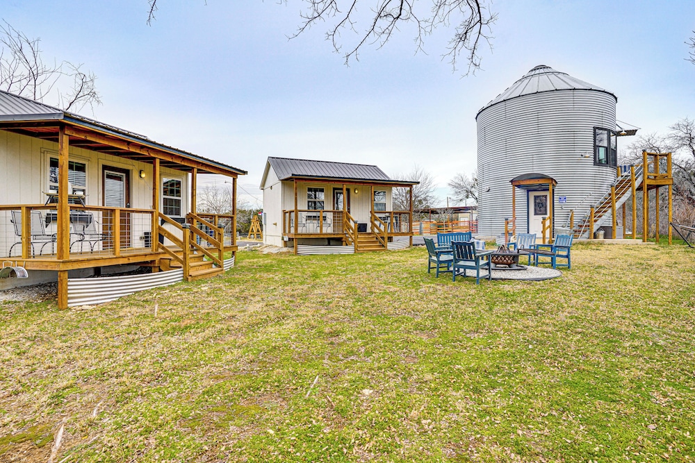 Rural Retreat w/ Water View! 9 Mi to Dtwn Granbury