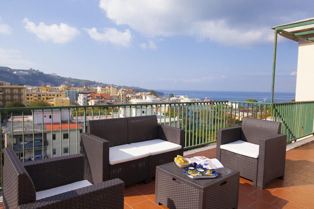 Estate4home - Casa Miramare