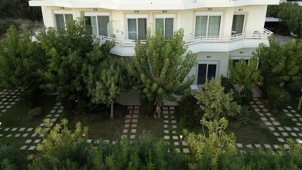 Mear Family Escape - Summer Cretan Getaway