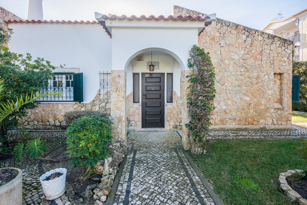 Oura Villa V3 view 5