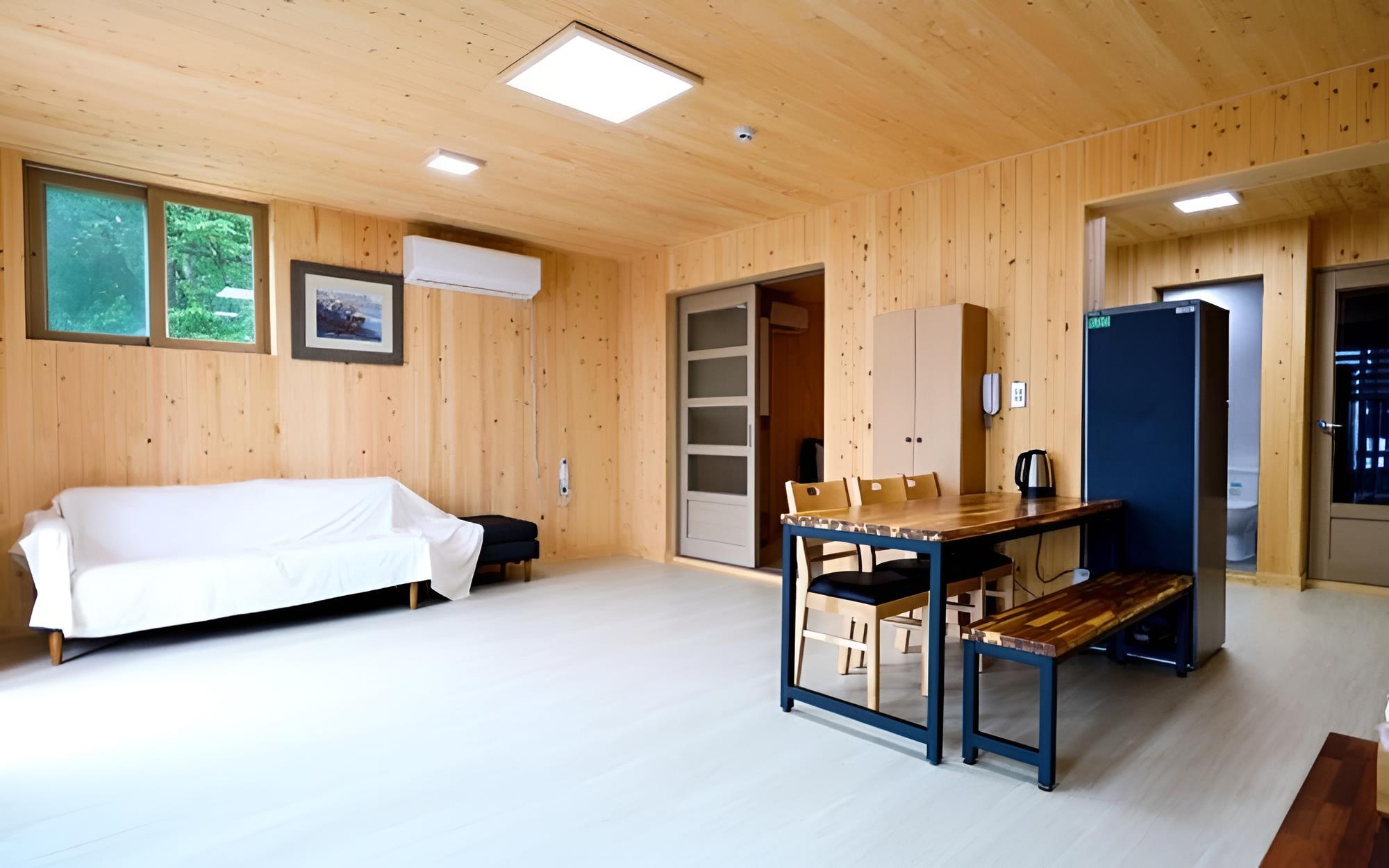 Yeongdeok Hyanguiteo Pension view 4