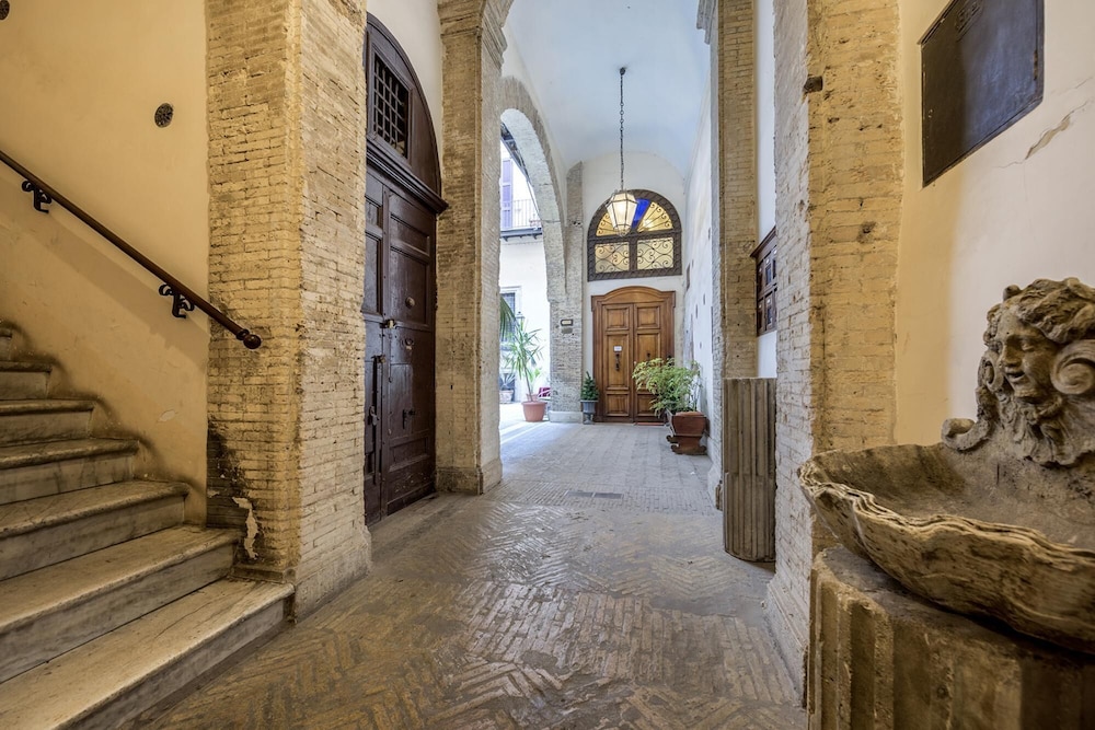 A Prince in Rome Elegant Navona Terrace Apartment