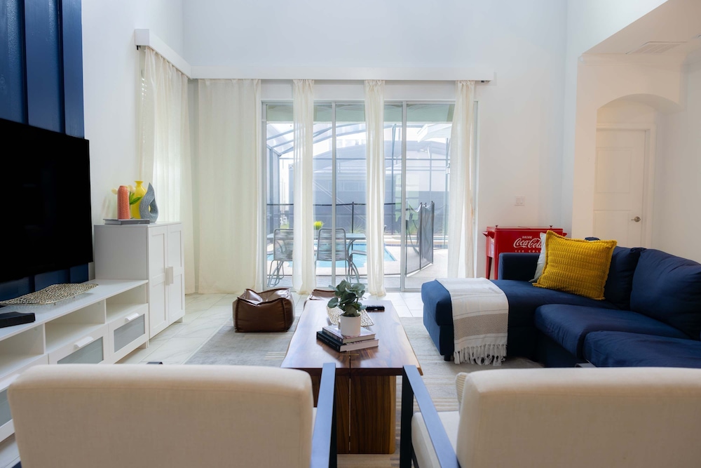 Fantasy Stay in 5 bed at Storey Lake