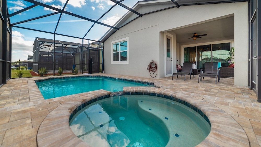 Solara Resort 5 Bedroom Private Pool + Spa Home 5 Home