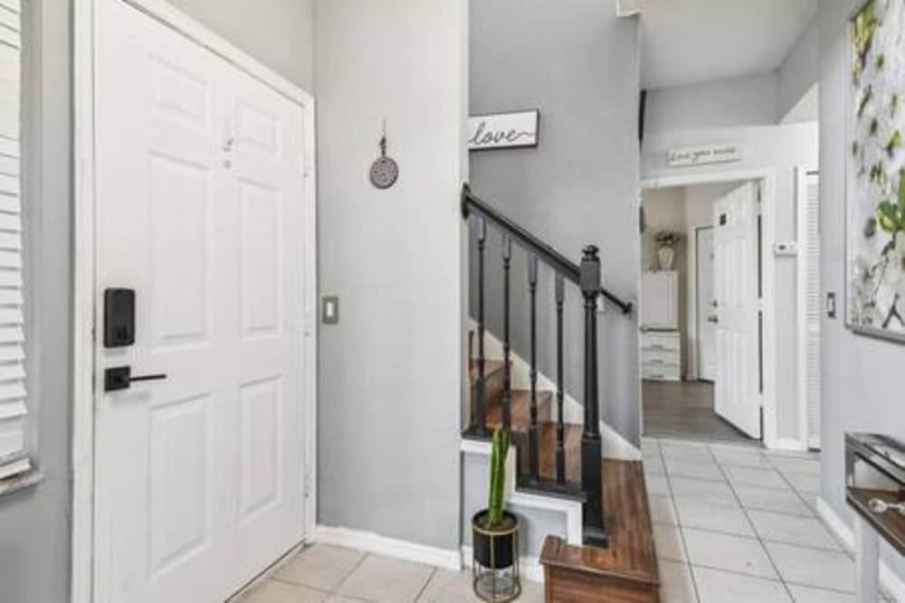 Lake Berkley 4BR Villa - Near Disney & Pool