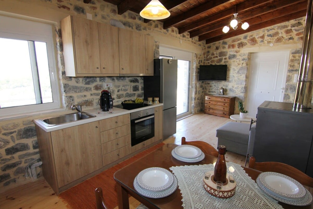 Malia Stone Residence - Secluded Cozy Retreat