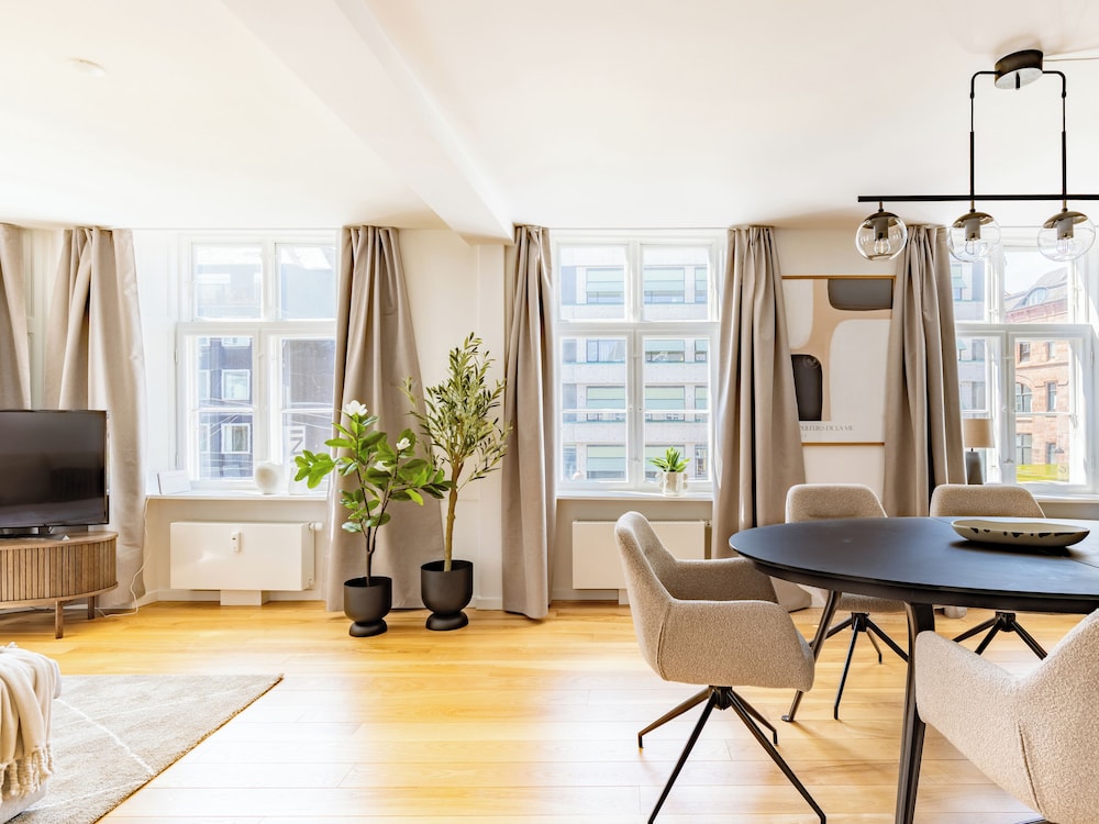 Sanders Regent - Bright 1 Bdr Apt