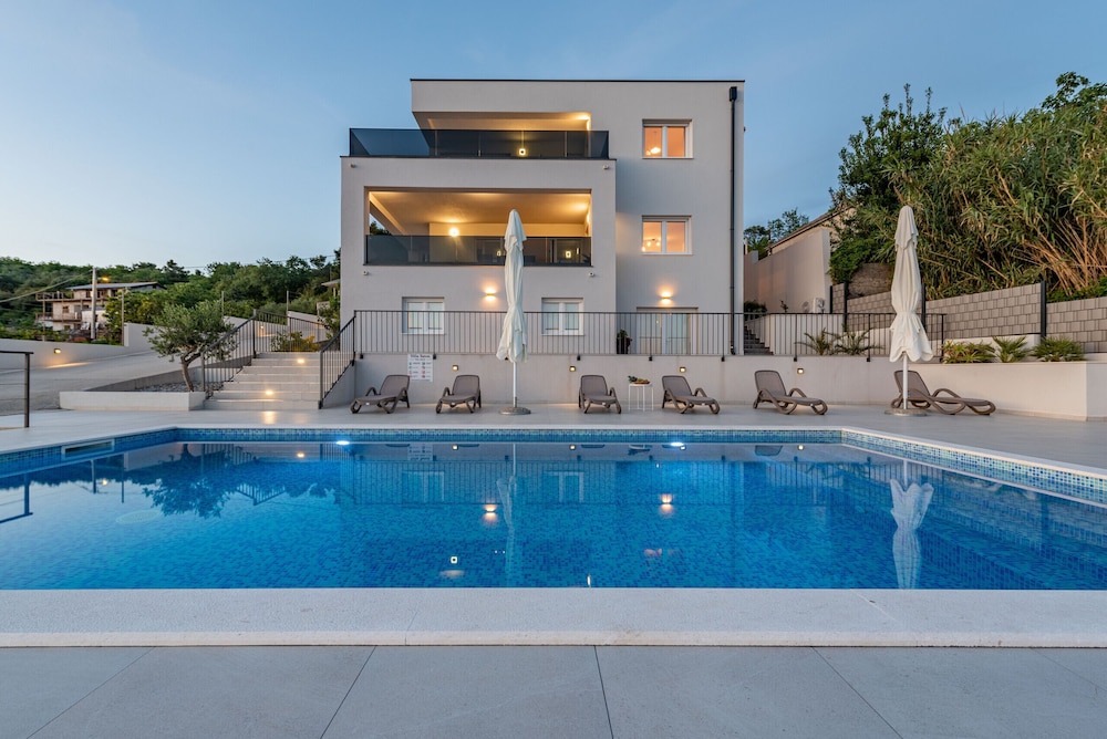 Villa Suton view 2