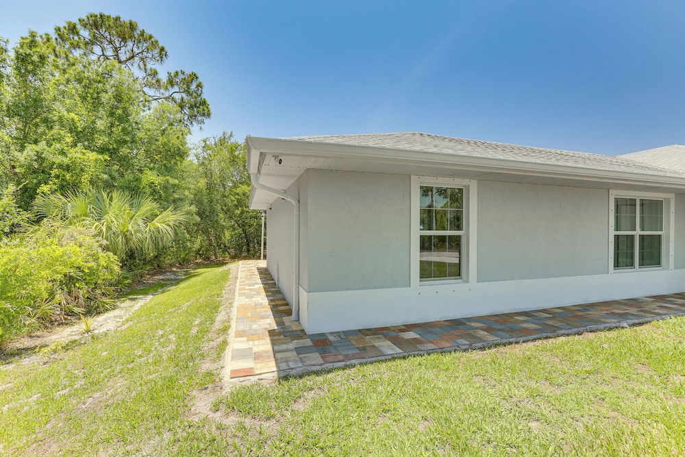 8 Mi to Manatee Park: Cozy Getaway in Lehigh Acres