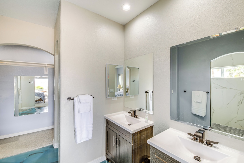 4 Mi to Casinos: Mtn-view Home in Bullhead City!