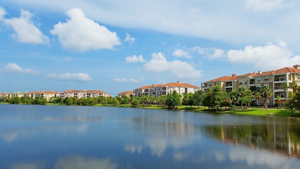 Hotel Clubhouse Cabana - Image 1