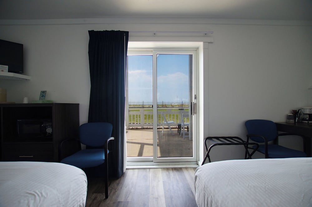 Snyder's Shoreline Inn