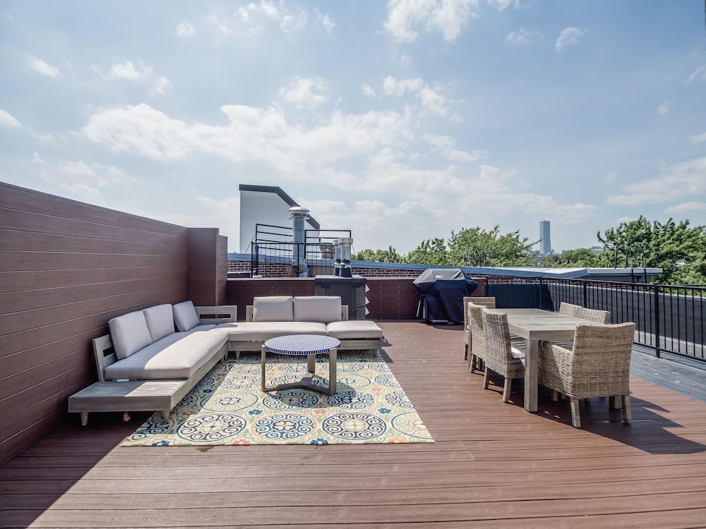 Deedee's Lofts at Grove II