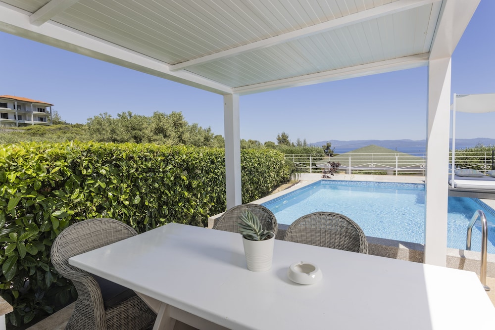 Villa D'Oro - Luxury Villas & Suites