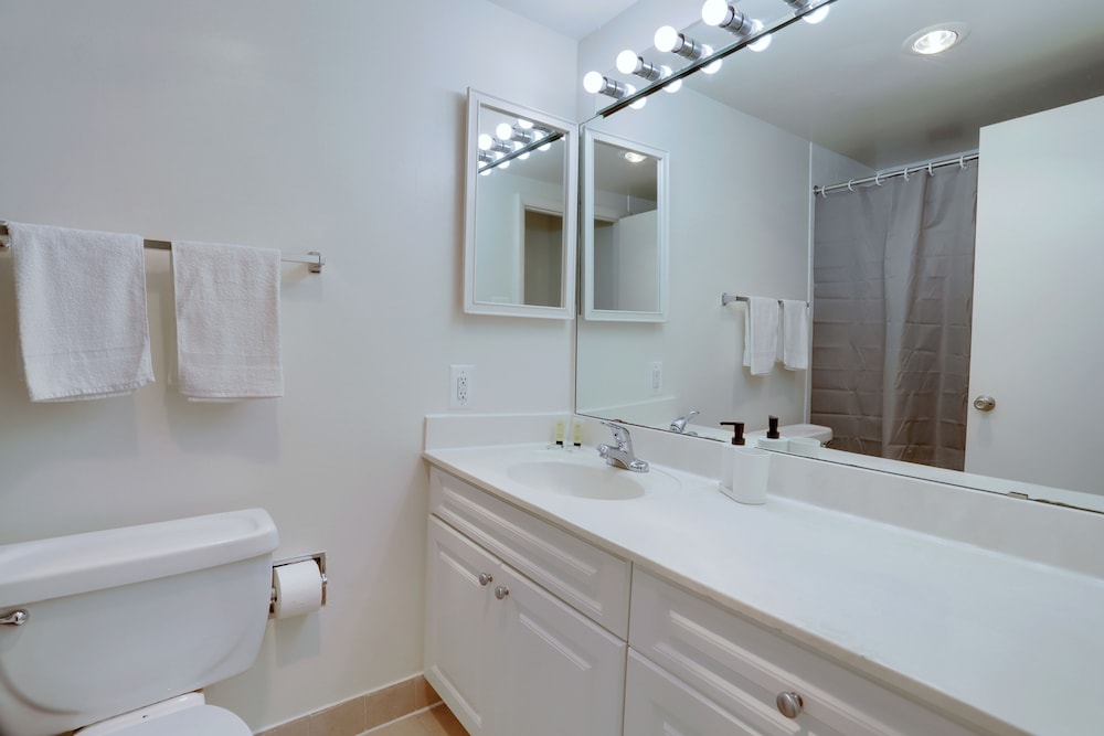 Apt Near Airport in Crystal City