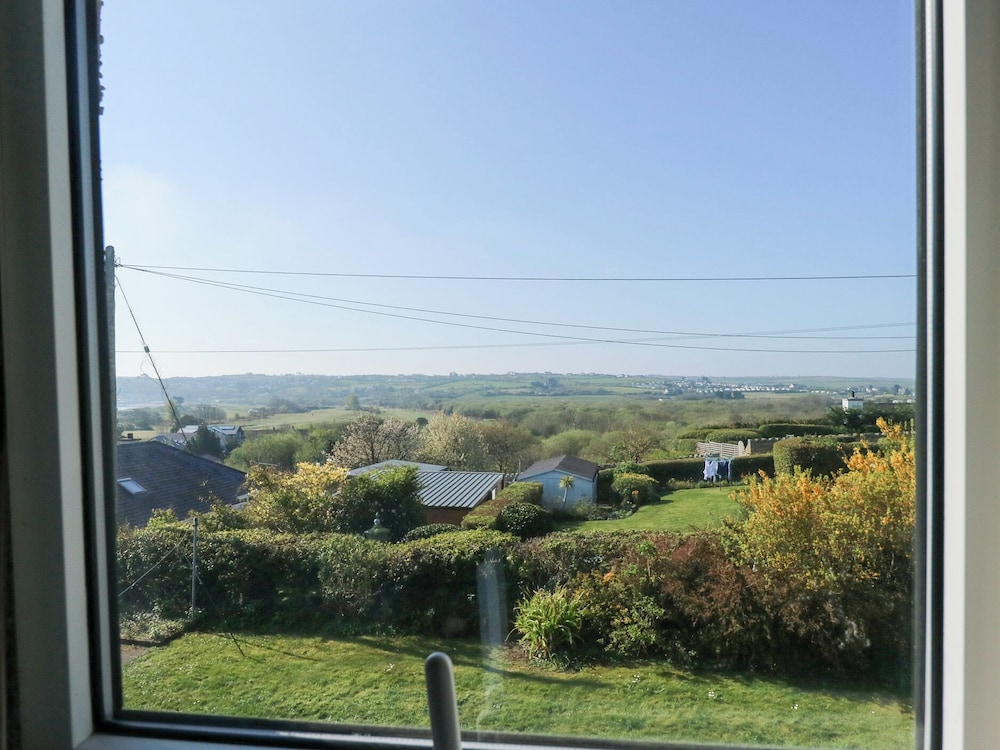 2 Bryn Hyfryd