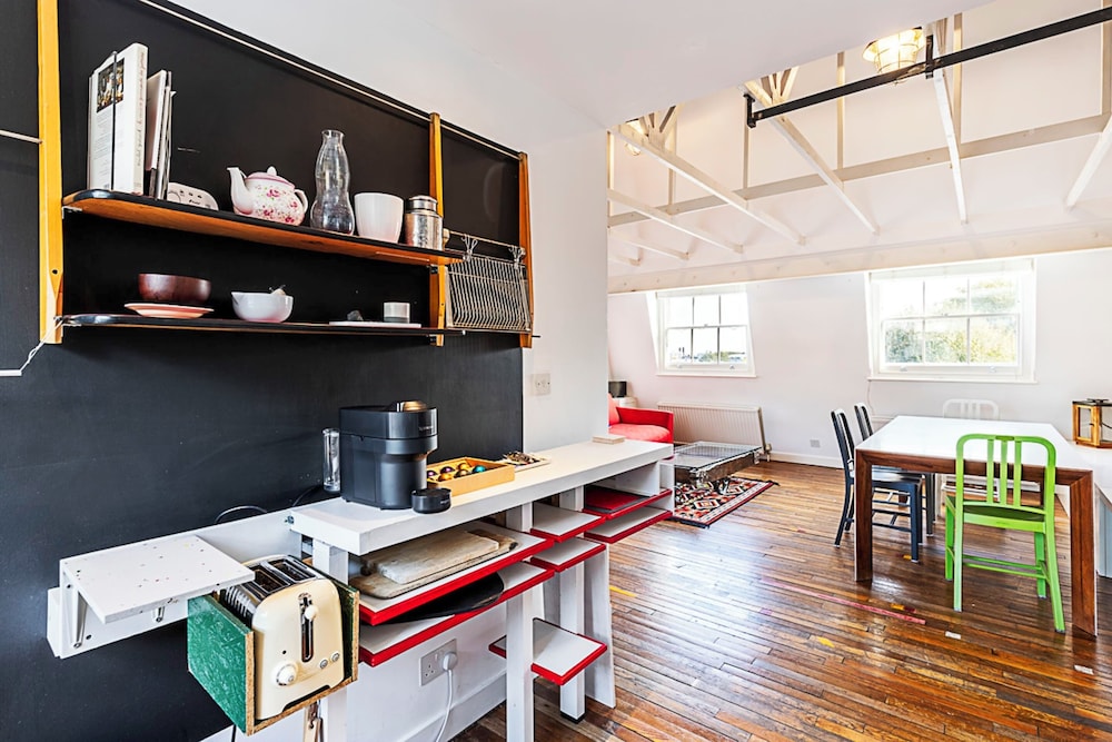 Charming Loft in Islington - Stunning View!