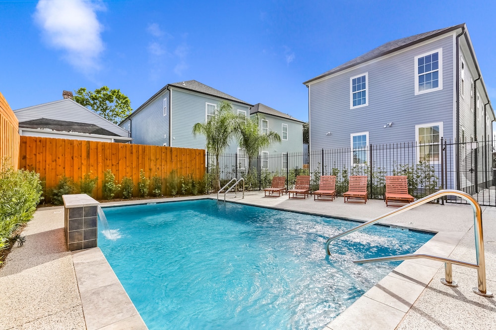 New Orleans Vacations - Stunning 4 5 BRs w Pool by Hosteeva - Property Image 50