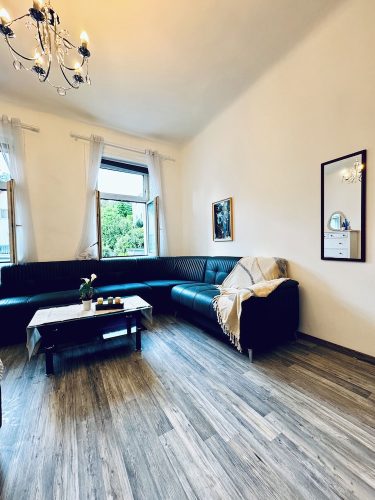 Peaceful 2BR Stay Well Connected