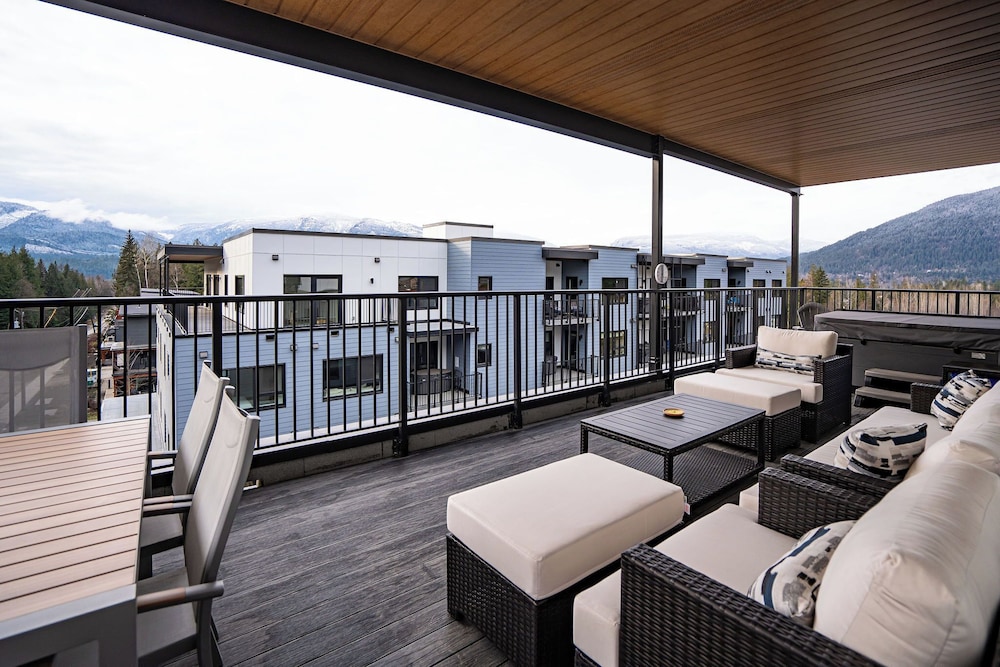 Alpine Retreat by Revelstoke Vacations