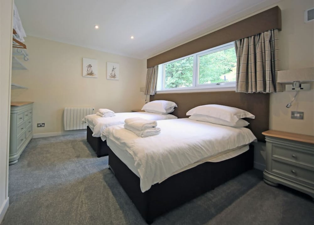Loch Rannoch Highland Club Pine Marten Lodge 02
