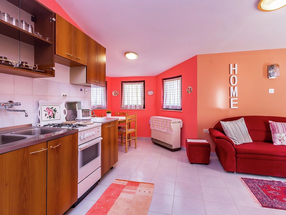 Apartment in Liznjan With Pool and Terrace view 3