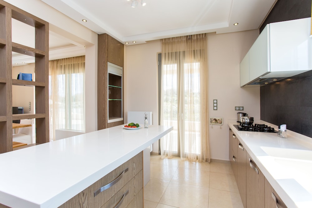 Deluxe Villa Ianthos - Outdoor Hot Tub & Kids Pool view 4
